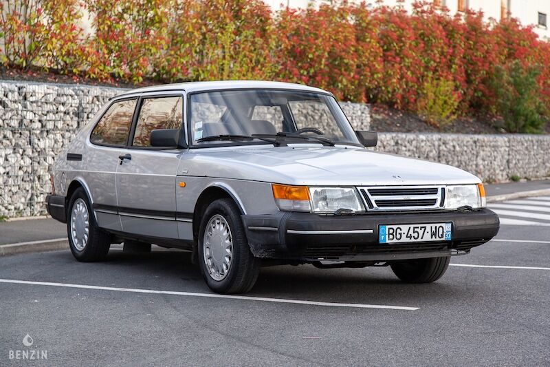 Saab 900i
