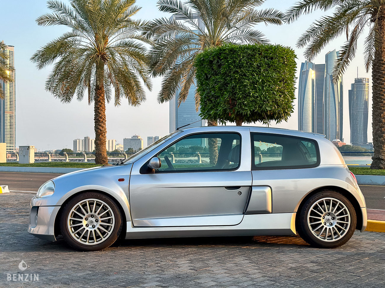 Renault Clio V6 - 2003 - Benzin.fr occasion à vendre se vende for sale te koop zu verkaufen Renault Clio V6 - 2003 - Benzin.fr occasion à vendre se vende for sale te koop zu verkaufen