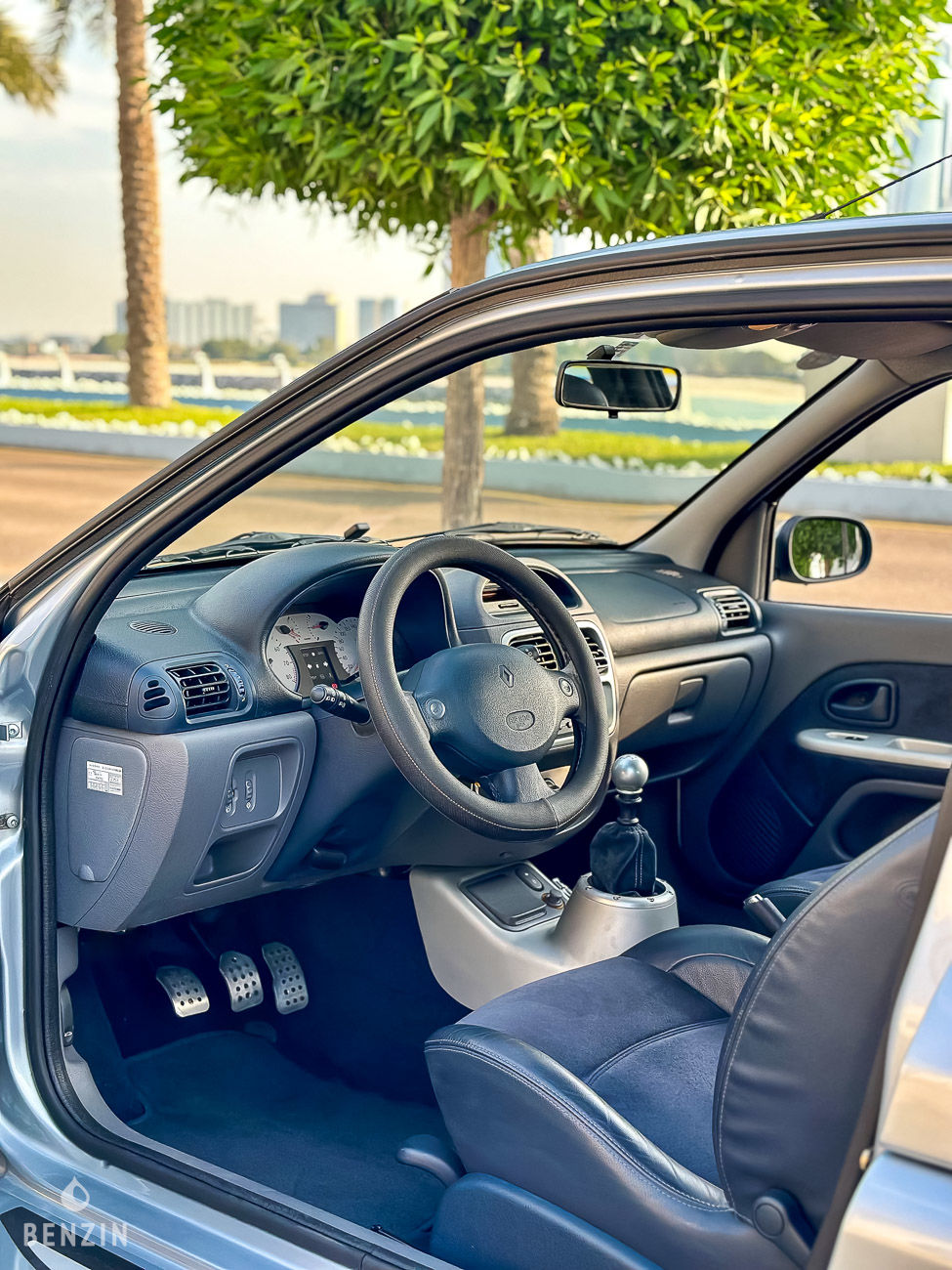 Renault Clio V6 - 2003 - Benzin.fr occasion à vendre se vende for sale te koop zu verkaufen Renault Clio V6 - 2003 - Benzin.fr occasion à vendre se vende for sale te koop zu verkaufen