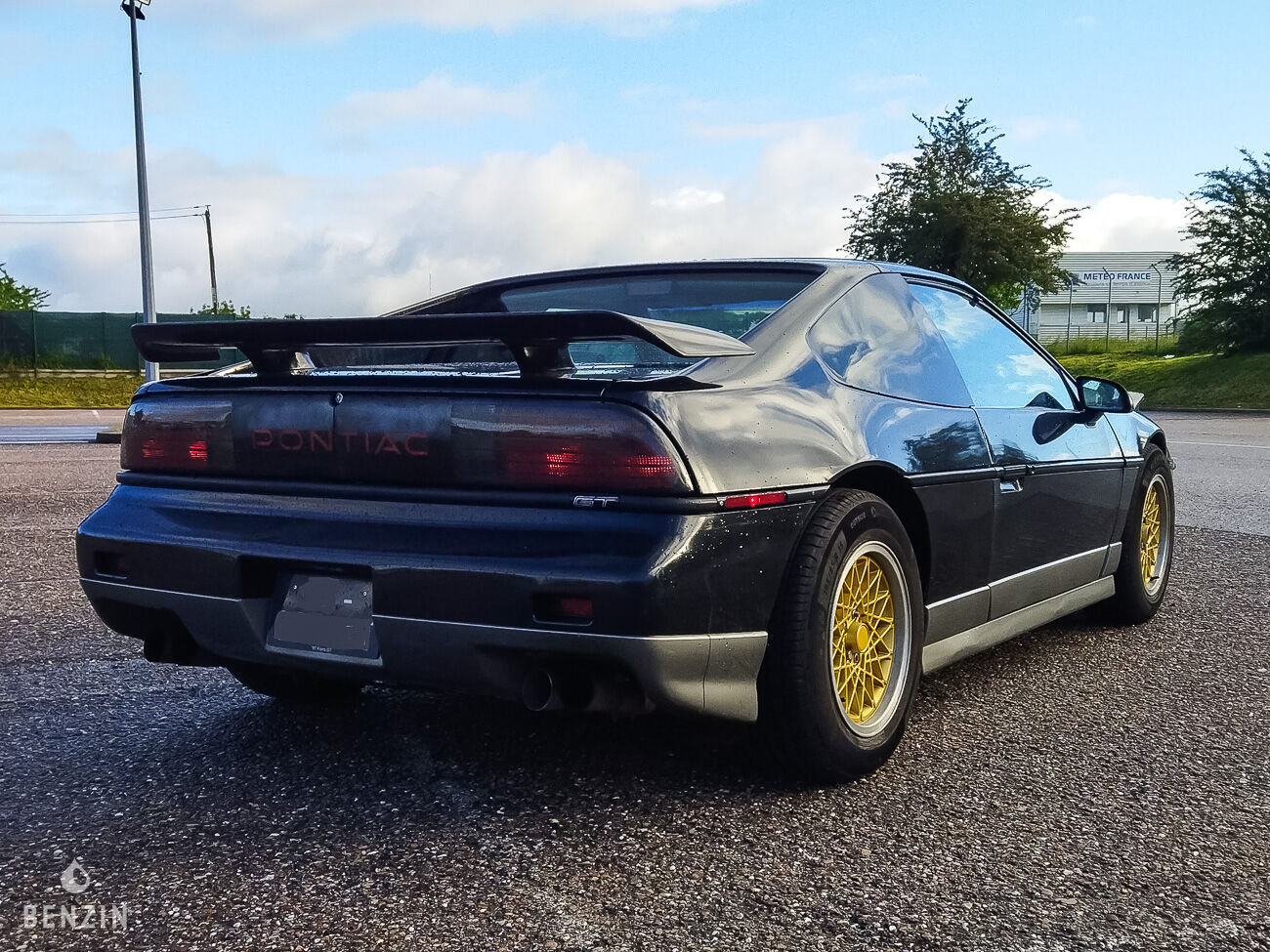 Pontiac Fiero GT V6 - 1989 - Benzin.fr occasion à vendre se vende for sale te koop zu verkaufen Pontiac Fiero GT V6 - 1989 - Benzin.fr occasion à vendre se vende for sale te koop zu verkaufen