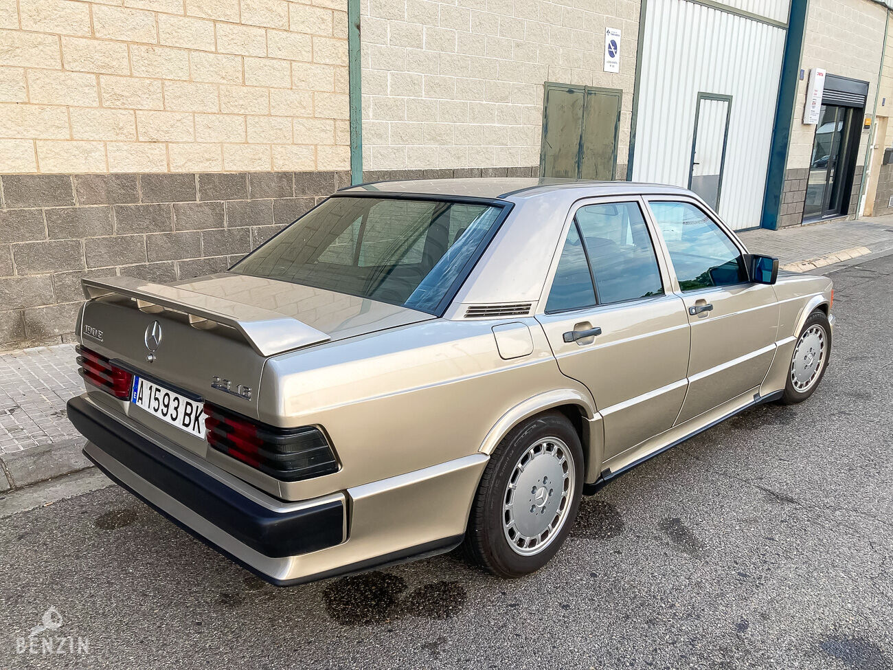 Mercedes-Benz 190E 2.3 16s W201 - 1985 - Benzin.fr occasion à vendre se vende for sale te koop zu verkaufen Mercedes-Benz 190E 2.3 16s W201 - 1985 - Benzin.fr occasion à vendre se vende for sale te koop zu verkaufen