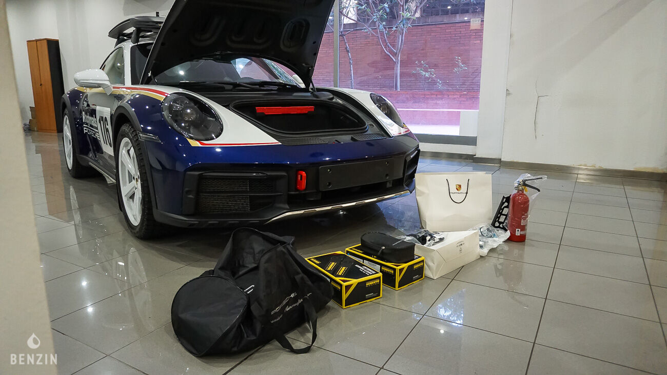 Porsche 911 Type 992 Dakar n°0123/2500 - 2024 - Benzin.fr occasion à vendre se vende for sale te koop zu verkaufen Porsche 911 Type 992 Dakar n°0123/2500 - 2024 - Benzin.fr occasion à vendre se vende for sale te koop zu verkaufen