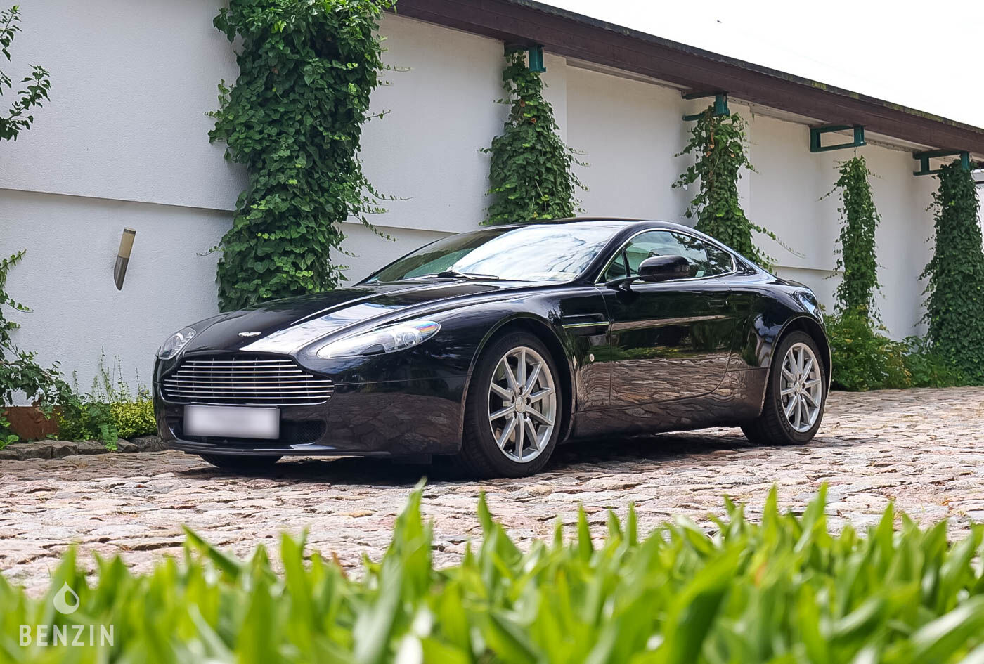 Aston Martin V8 Vantage - 2008