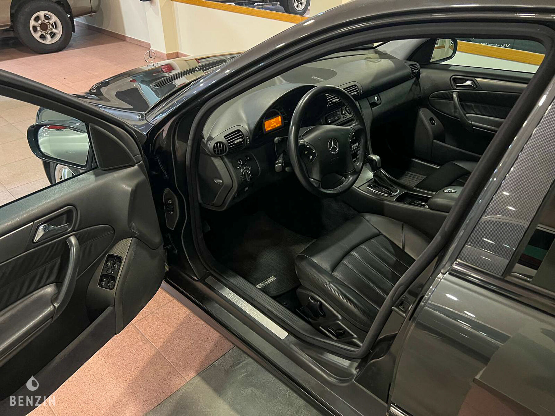 Mercedes-Benz C32 AMG W203 Mercedes-Benz C32 AMG W203