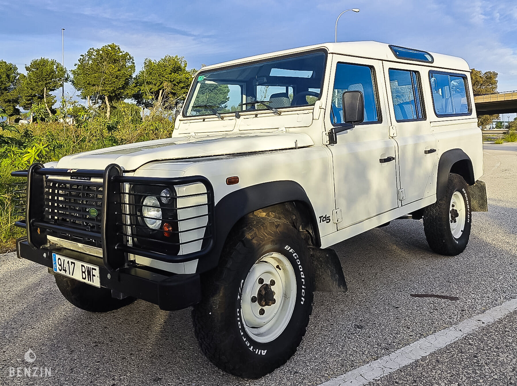 Land Rover Defender 110 TD5 SW occasion à vendre se vende for sale te koop zu verkaufen Land Rover Defender 110 TD5 SW occasion à vendre se vende for sale te koop zu verkaufen