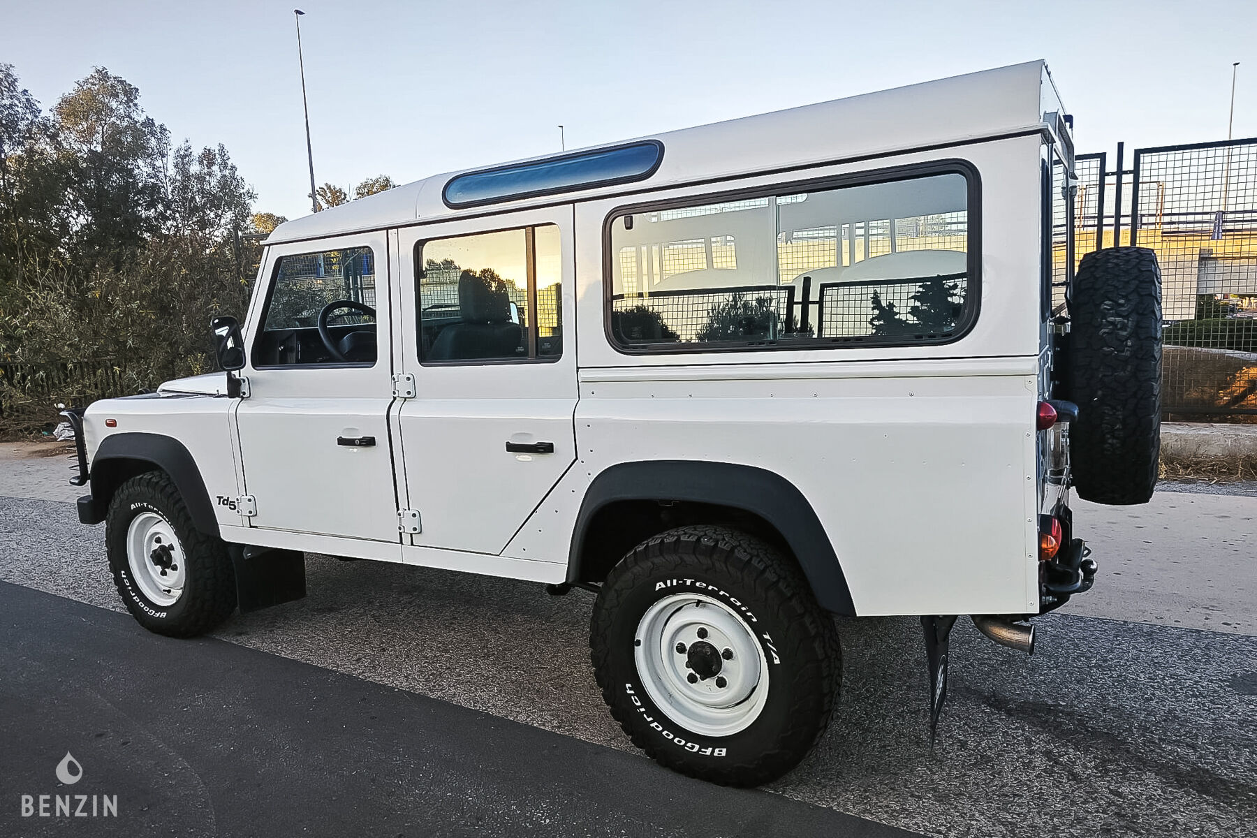 Land Rover Defender 110 TD5 SW occasion à vendre se vende for sale te koop zu verkaufen Land Rover Defender 110 TD5 SW occasion à vendre se vende for sale te koop zu verkaufen