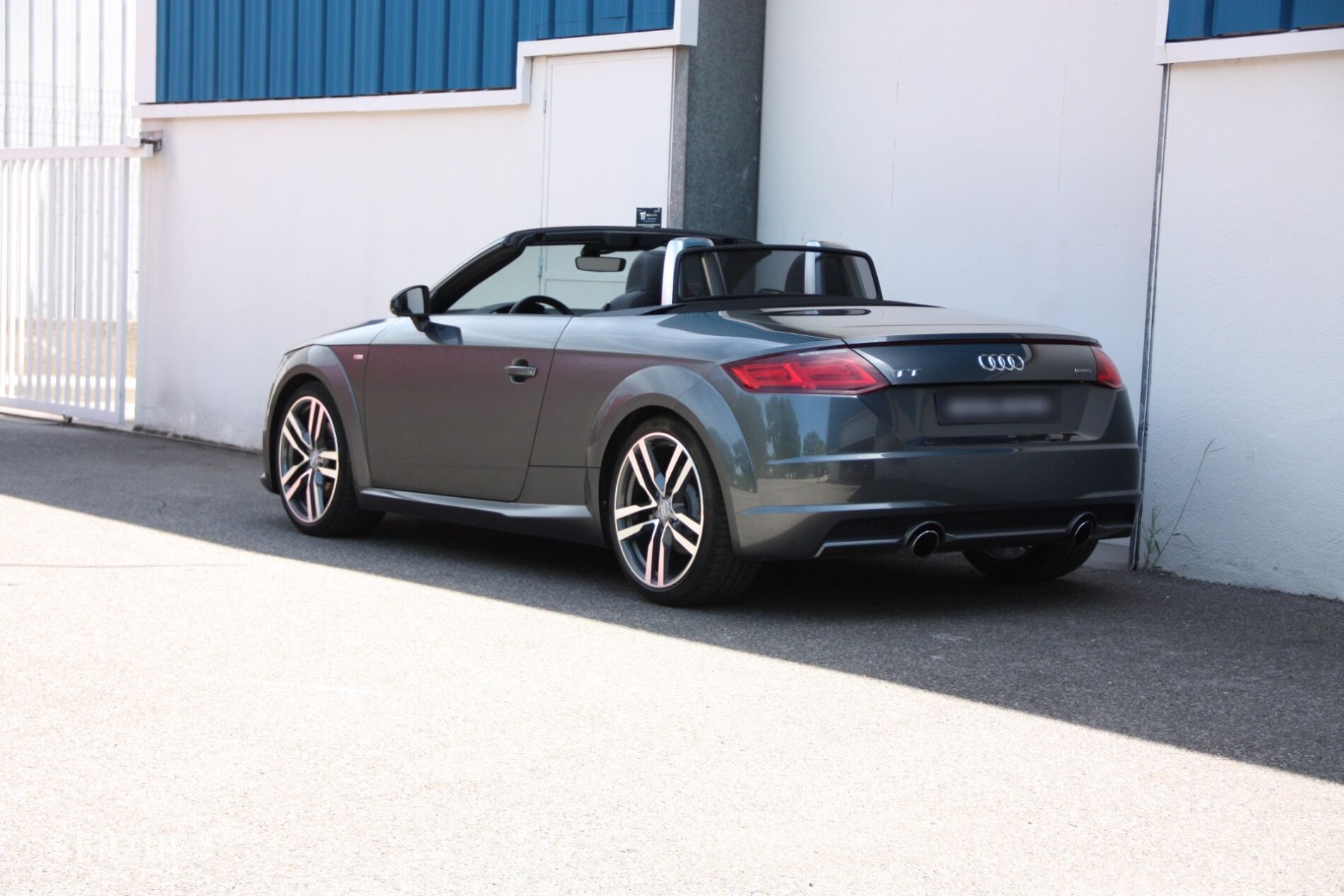 Audi TT Roadster 2.0L TFSI Quattro Audi TT Roadster 2.0L TFSI Quattro