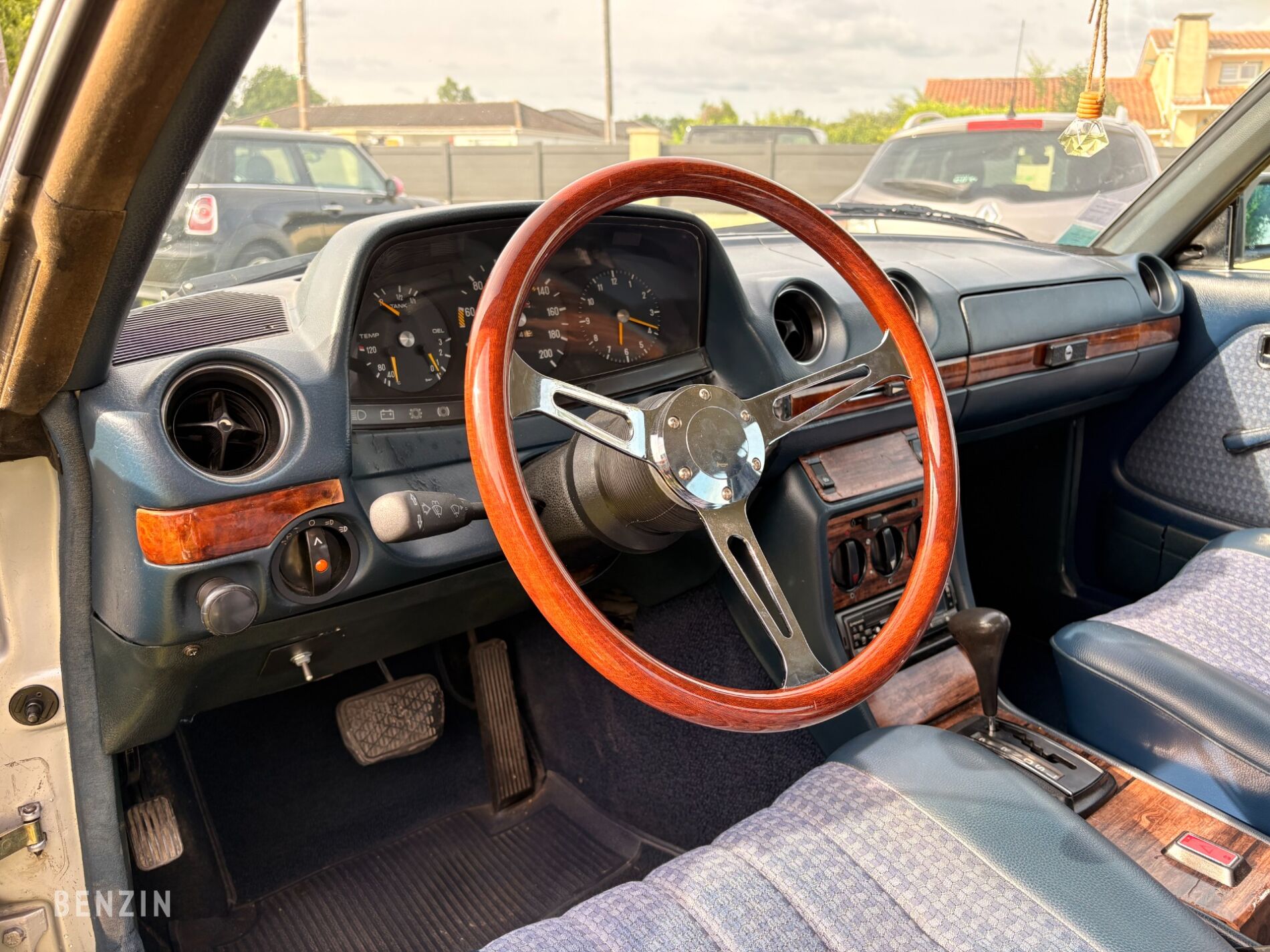  Mercedes 230C W123 