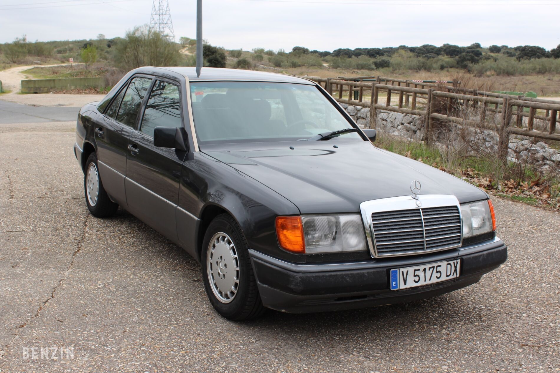 Mercedes-Benz 230E Mercedes-Benz 230E