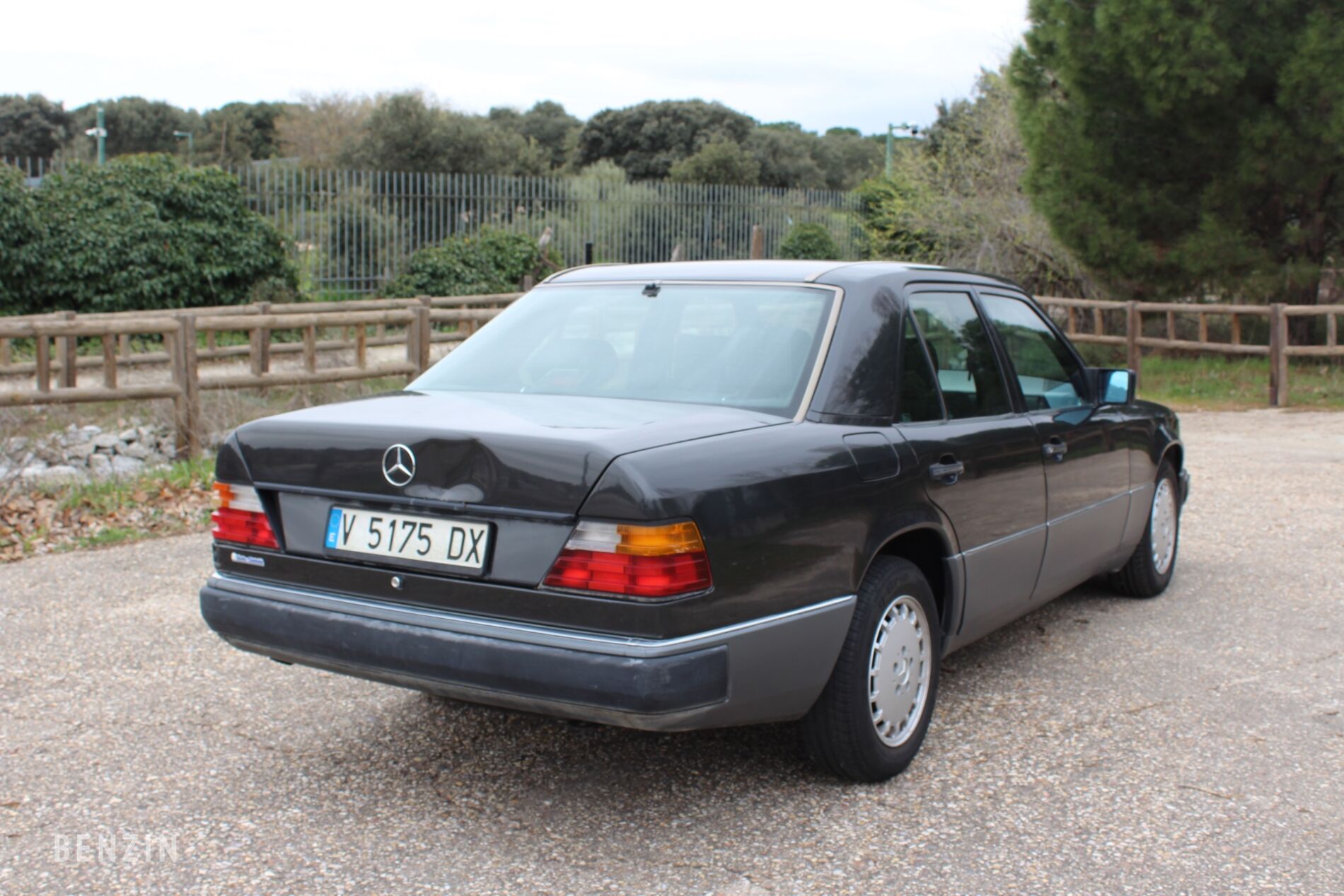 Mercedes-Benz 230E Mercedes-Benz 230E