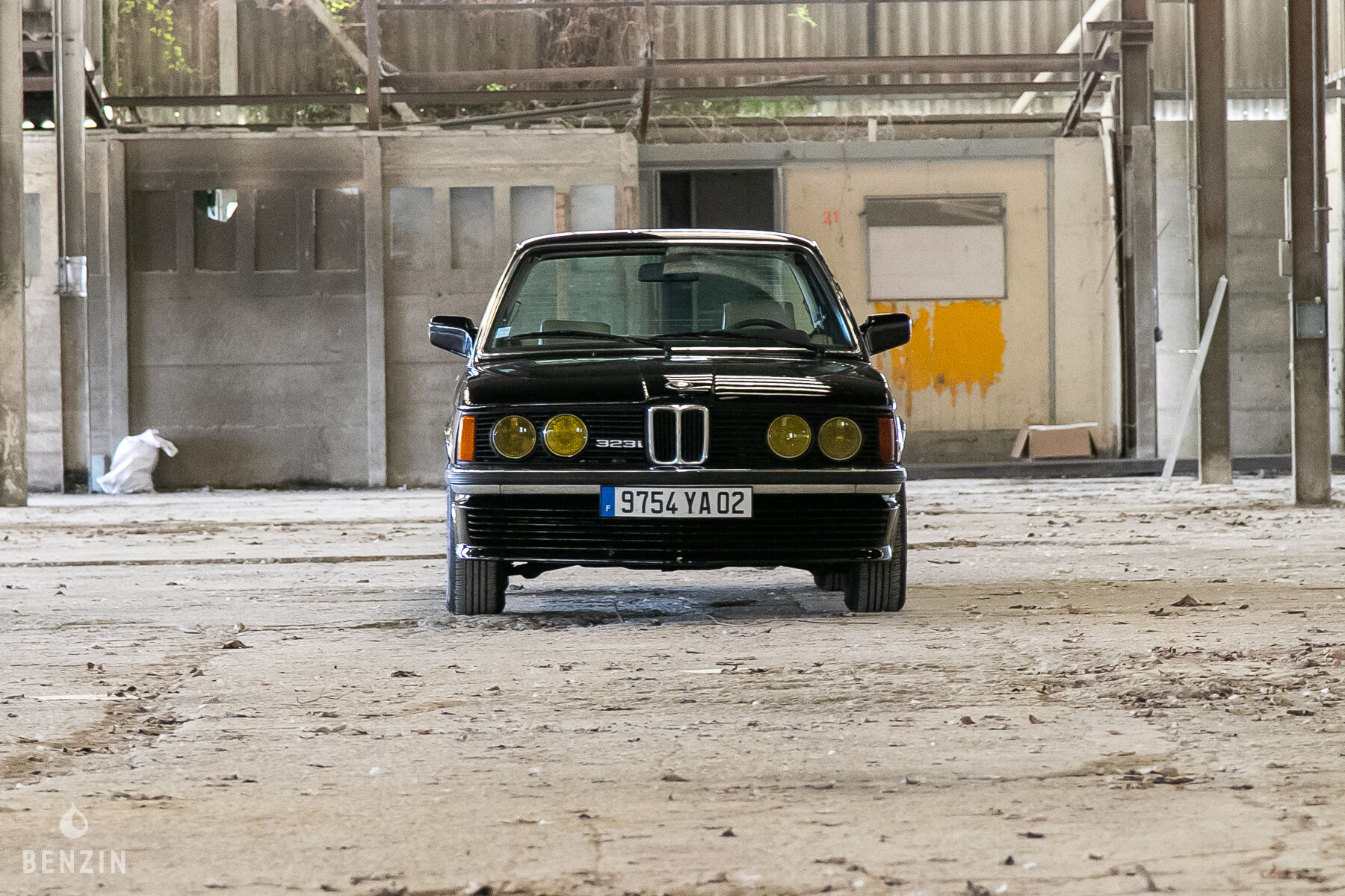  BMW E21 323i 