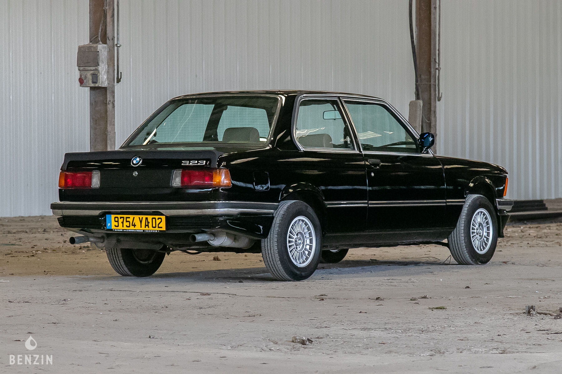  BMW E21 323i 