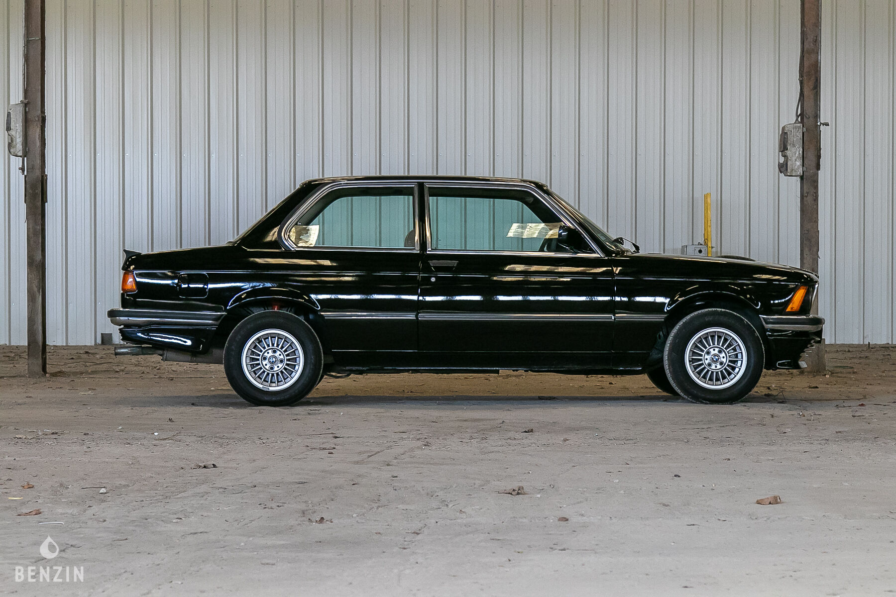  BMW E21 323i 
