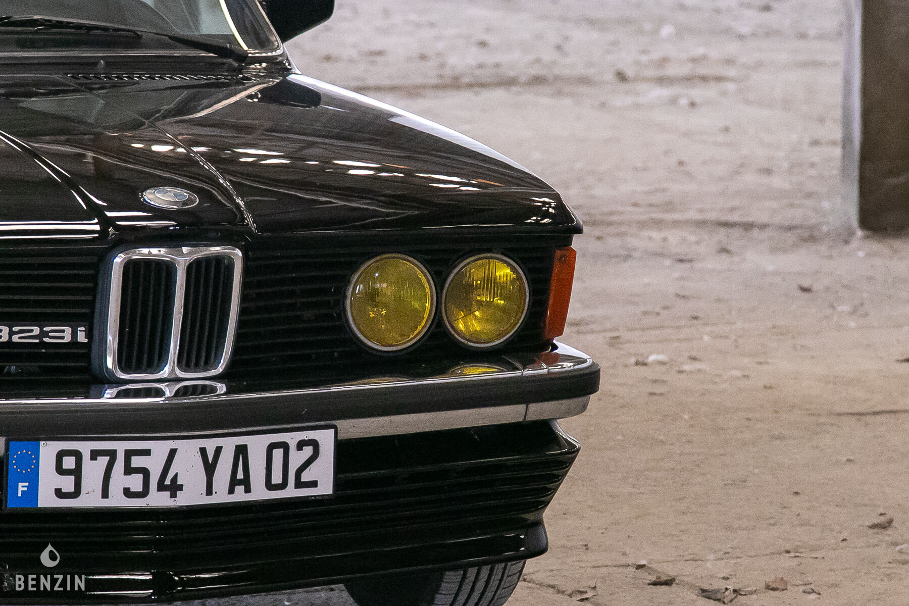  BMW E21 323i 