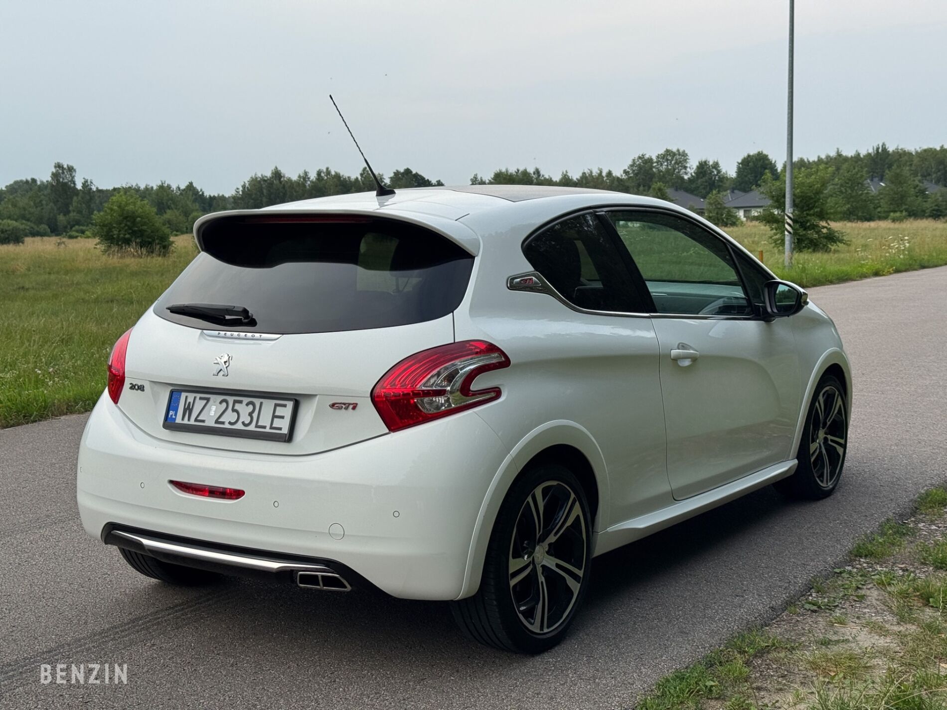 Peugeot 208 GTI - 2014