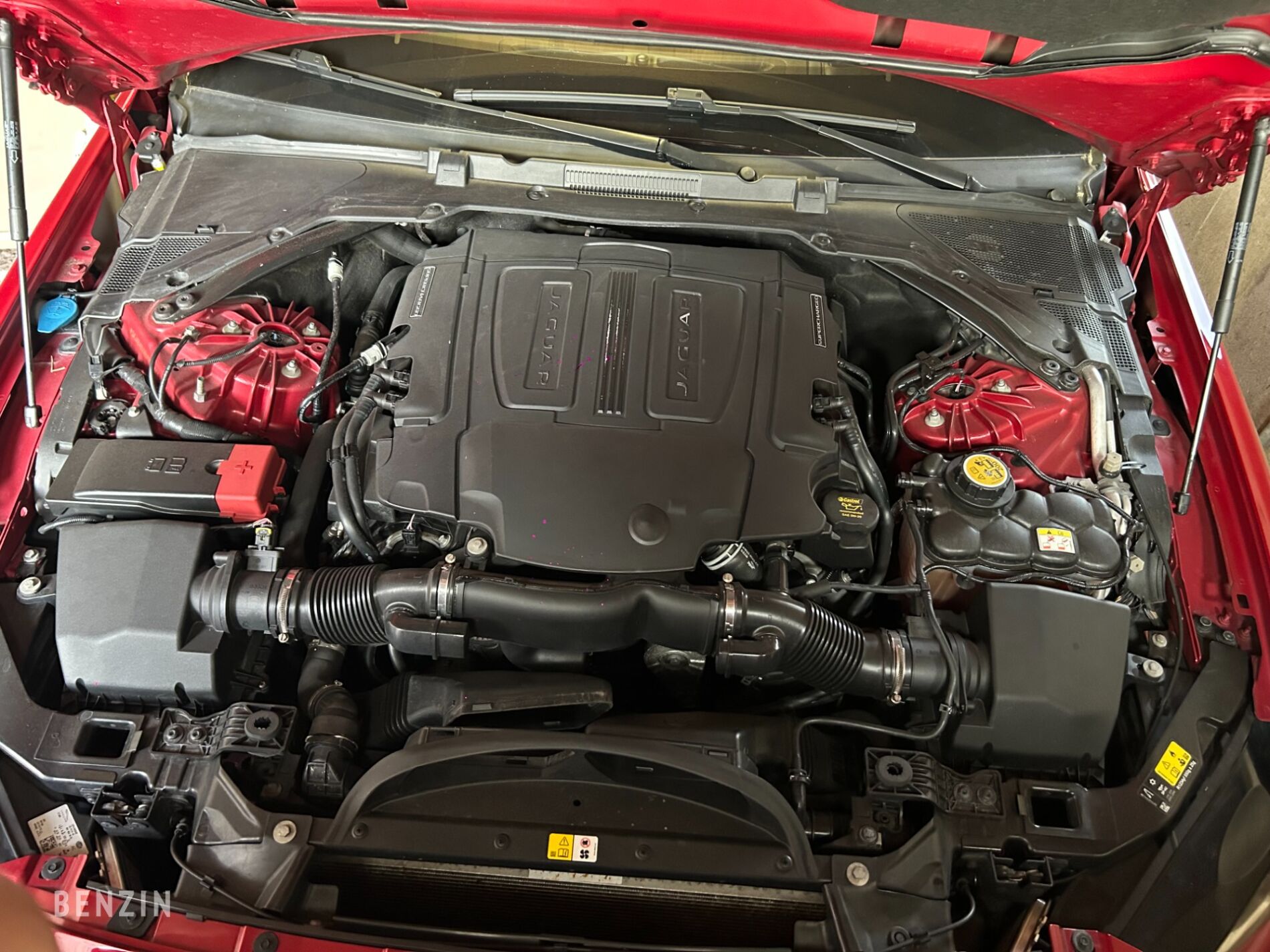 Jaguar XE S 3.0 V6 Supercharged