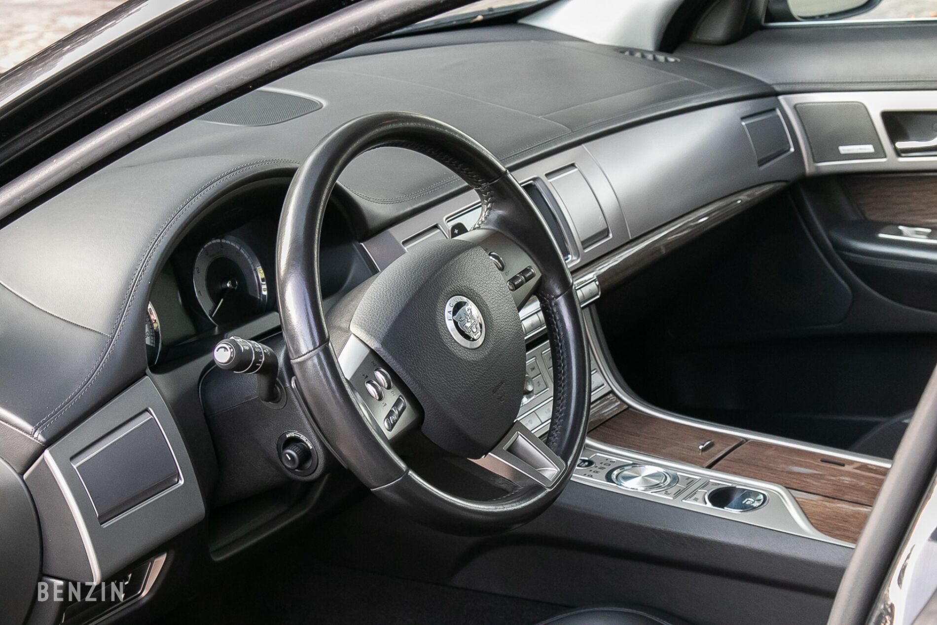 Jaguar XF SV8 Supercharged Jaguar XF SV8 Supercharged