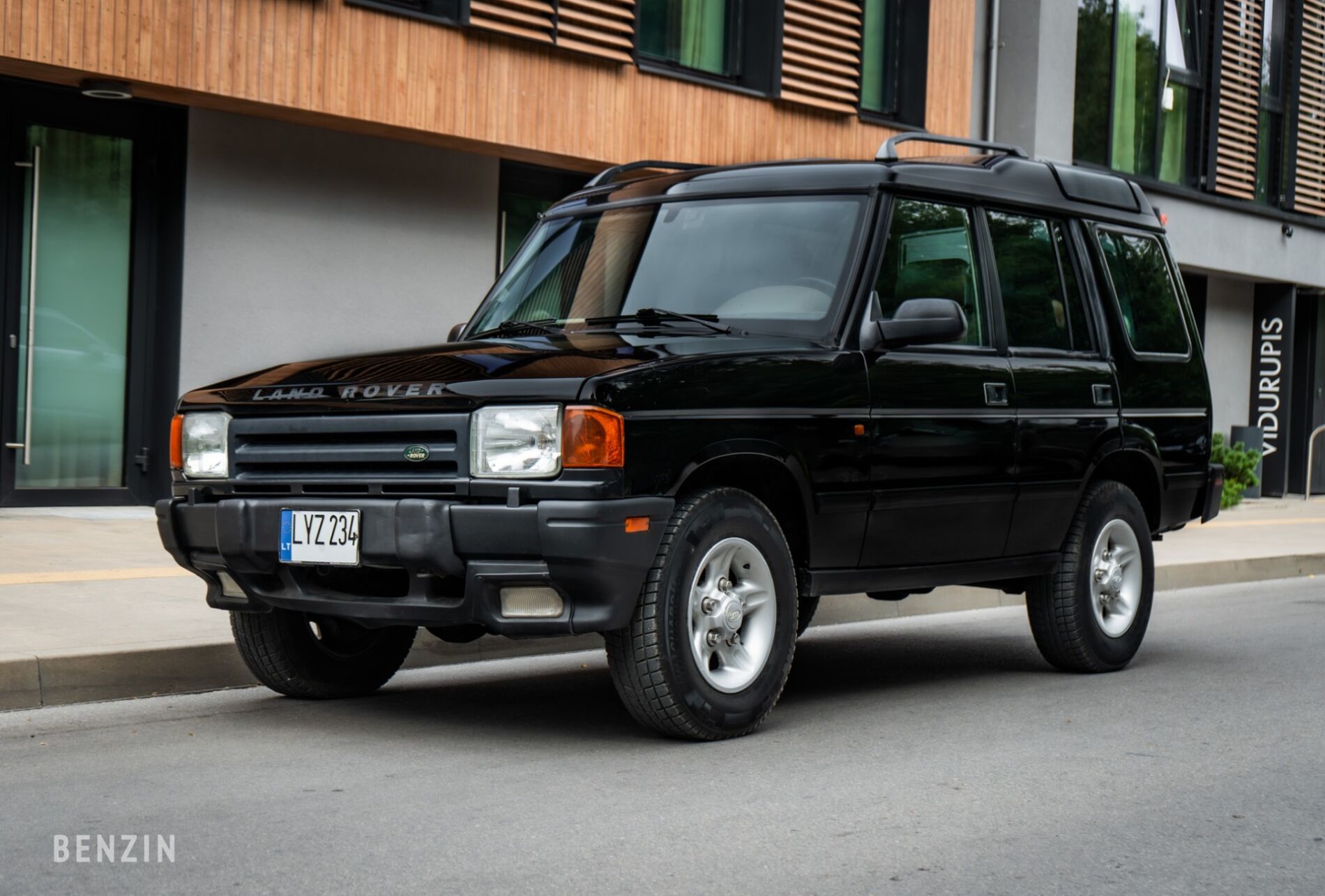  Land Rover Discovery V8i SE 