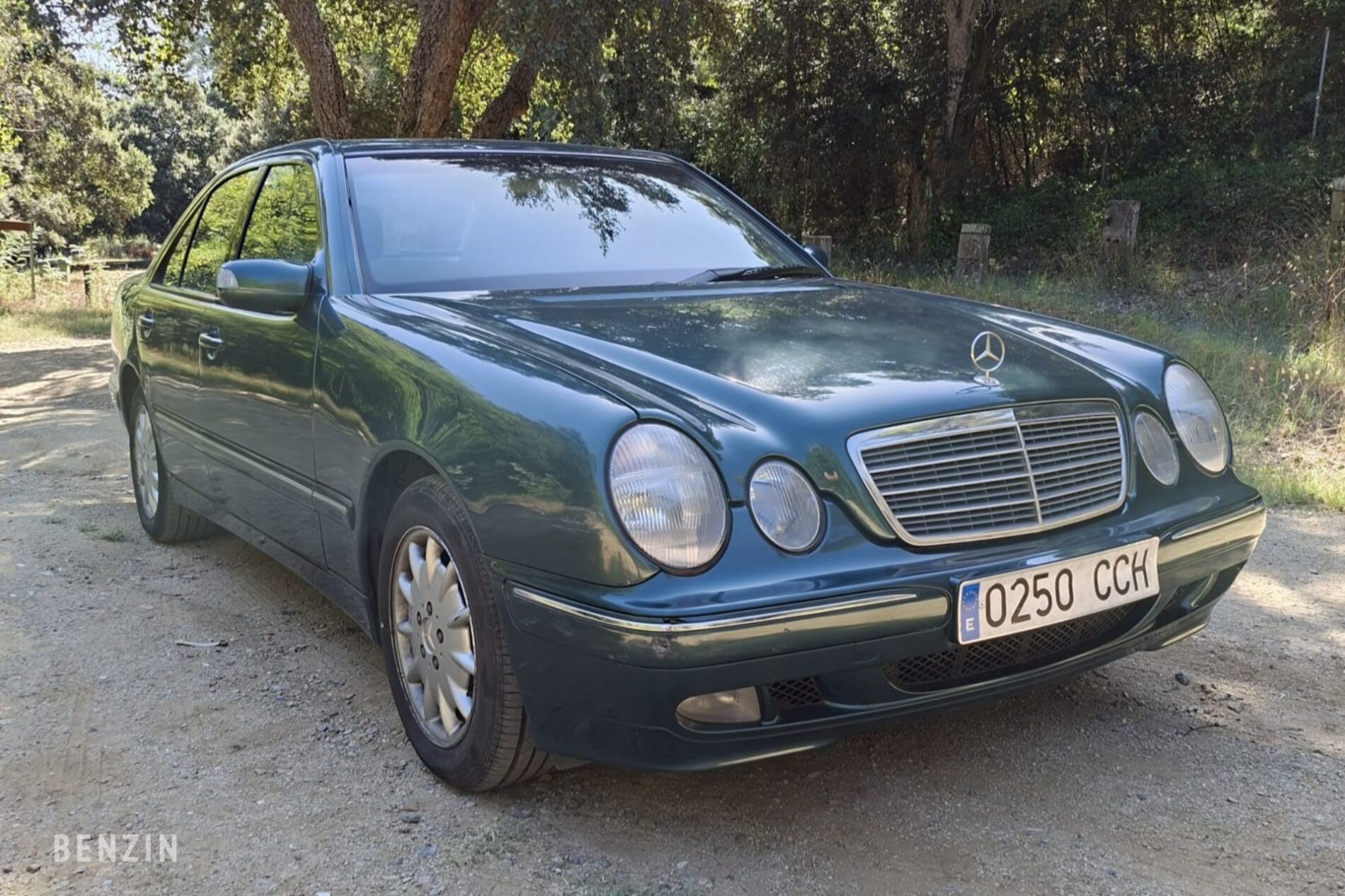  Mercedes-Benz E240 type W210 