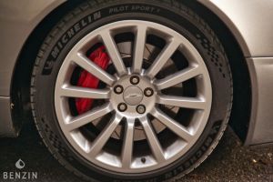 Aston Martin Vanquish - 2003