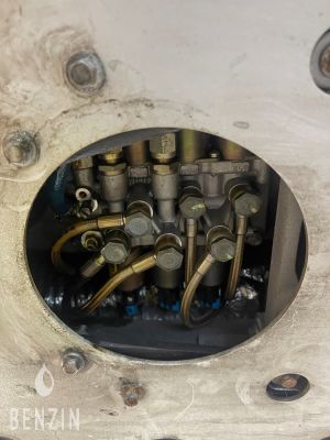 Aston Martin Vanquish - 2003