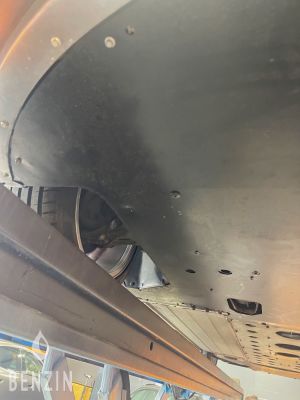 Aston Martin Vanquish - 2003