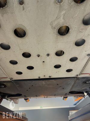 Aston Martin Vanquish - 2003