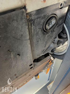 Aston Martin Vanquish - 2003