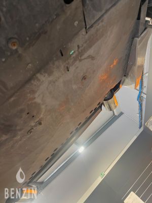 Aston Martin Vanquish - 2003