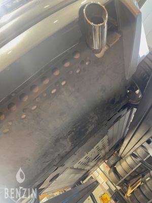 Aston Martin Vanquish - 2003