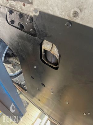 Aston Martin Vanquish - 2003