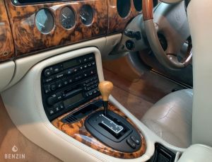 Jaguar XKR RHD - 2001