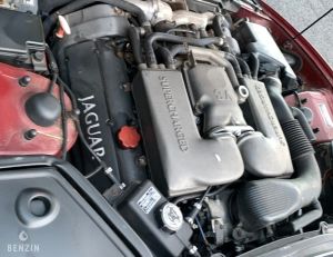Jaguar XKR RHD - 2001