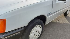 Peugeot 205 Junior - 1989