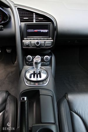 Audi R8 V10 manual - 2009