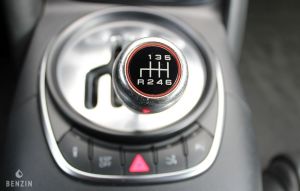 Audi R8 V10 manual - 2009