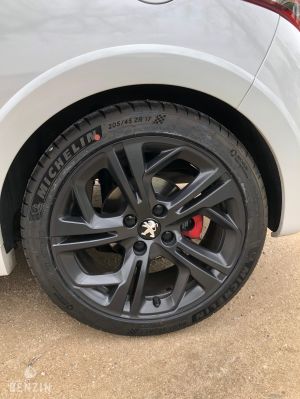 Peugeot 208 GTI - 2017