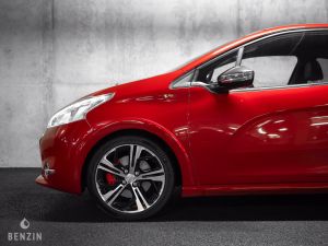 Peugeot 208 GTI - 2015