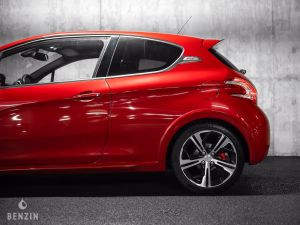Peugeot 208 GTI - 2015