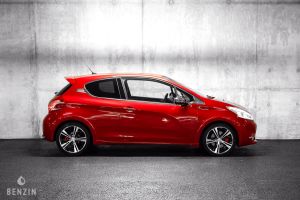 Peugeot 208 GTI - 2015