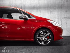 Peugeot 208 GTI - 2015