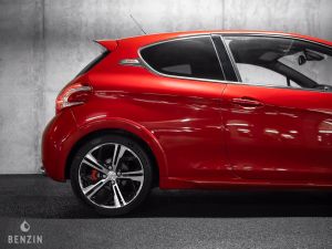 Peugeot 208 GTI - 2015