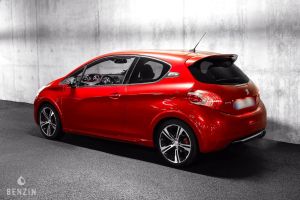 Peugeot 208 GTI - 2015