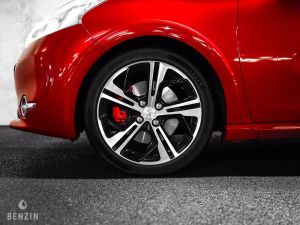 Peugeot 208 GTI - 2015