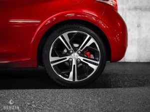 Peugeot 208 GTI - 2015