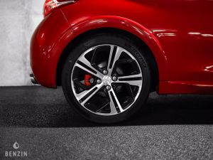 Peugeot 208 GTI - 2015
