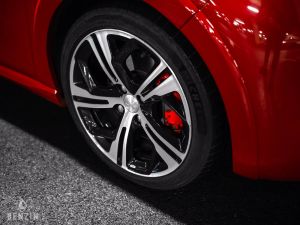 Peugeot 208 GTI - 2015