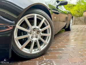 Aston Martin Vanquish S - 2005