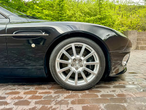 Aston Martin Vanquish S - 2005