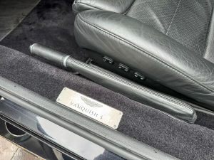 Aston Martin Vanquish S - 2005